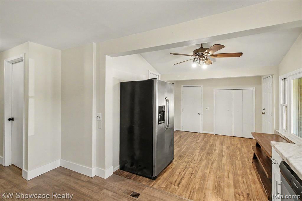 349 West Livingston Road Highland, MI 48357 - Photo 5 of 26