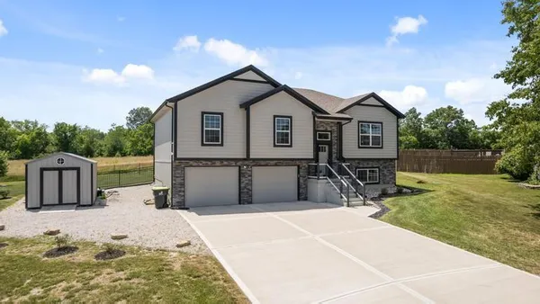$410,000 | 3102 Katy Trail Drive, Harrisonville, MO 64701