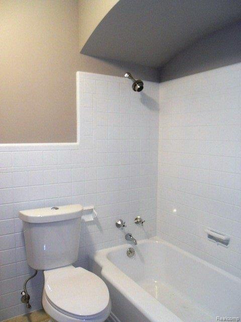 1266 Harvard Road Grosse Pointe, MI 48230 - Photo 12 of 21 HARVARD FULL BATH TUB.JPG