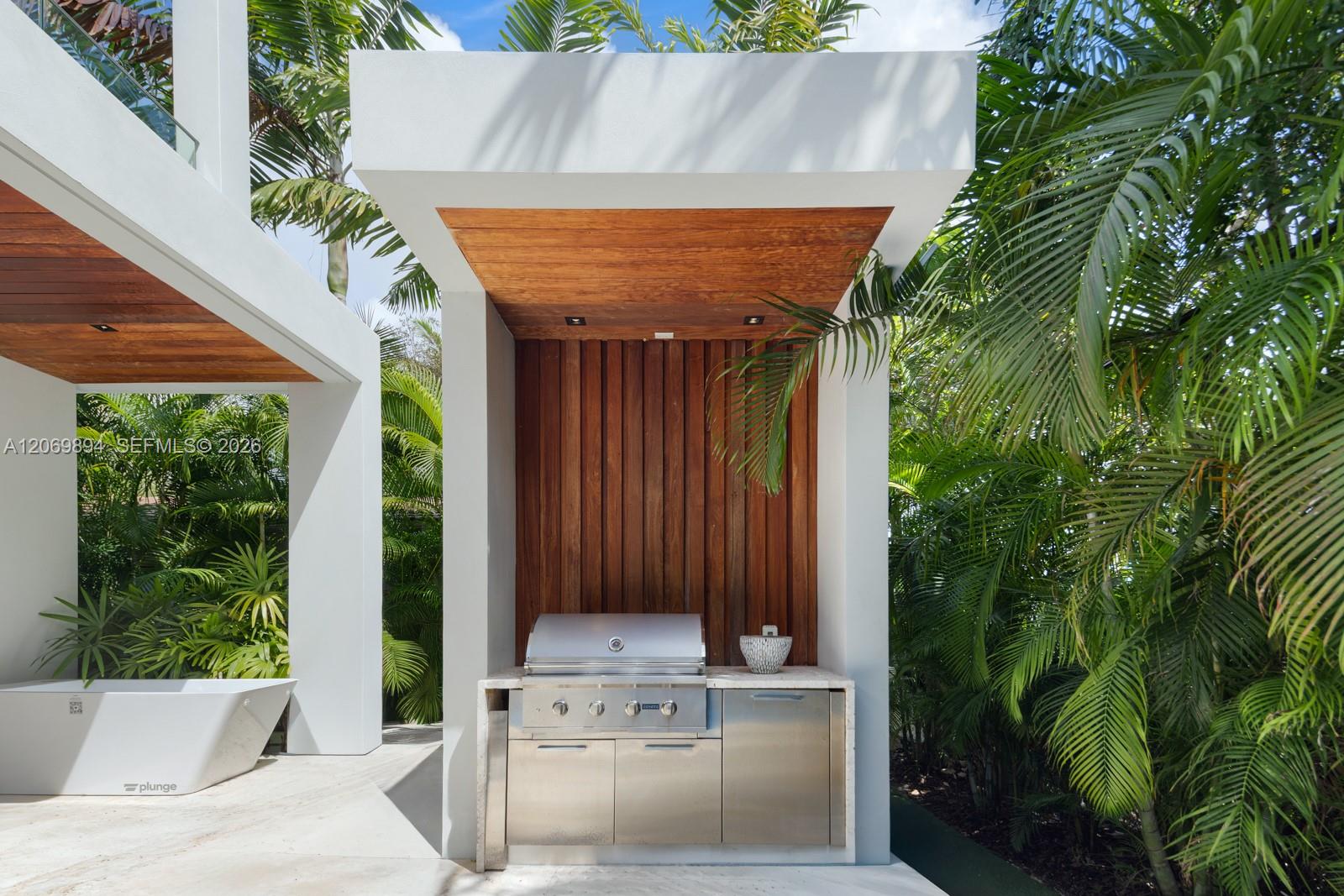6015 North Bay Road Miami Beach, FL 33140 - Photo 25 of 40 Gallery Image 25
