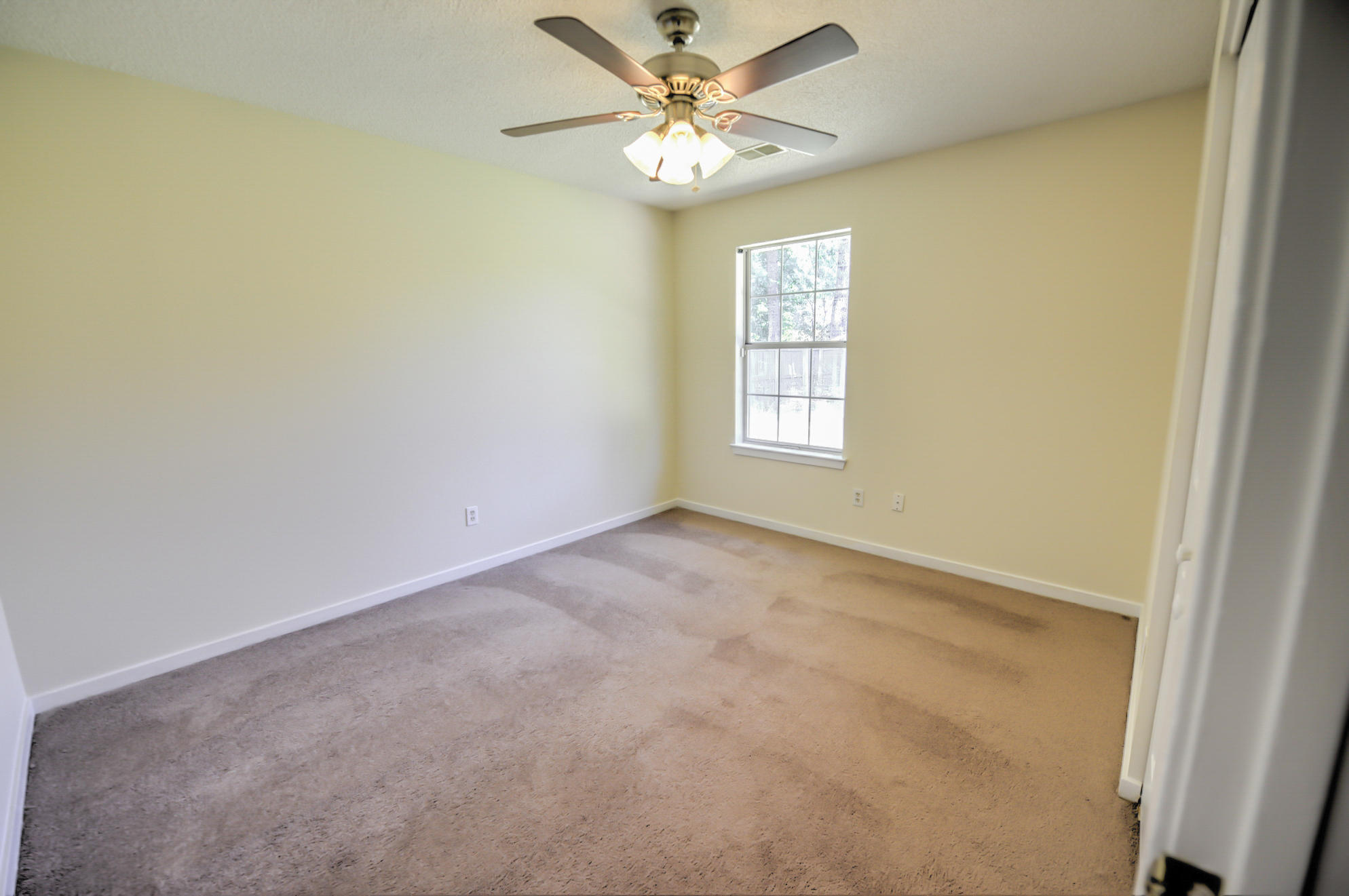 128 Cambridge Road Summerville, SC 29486 - Photo 11 of 33 Bedroom 3 entry