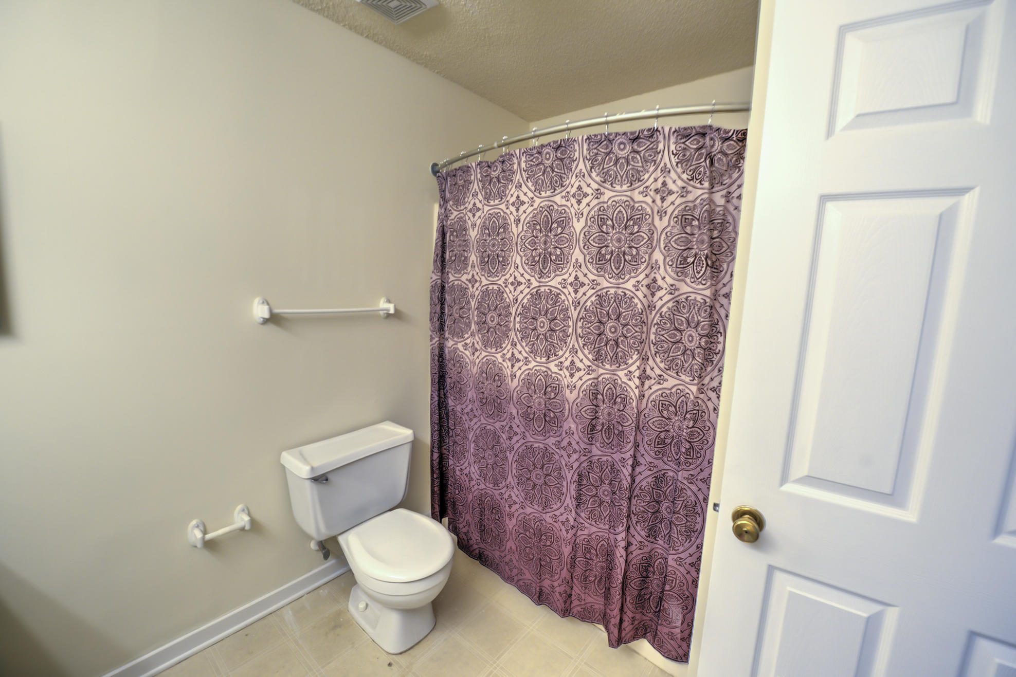 128 Cambridge Road Summerville, SC 29486 - Photo 17 of 33 Bathroom 2
