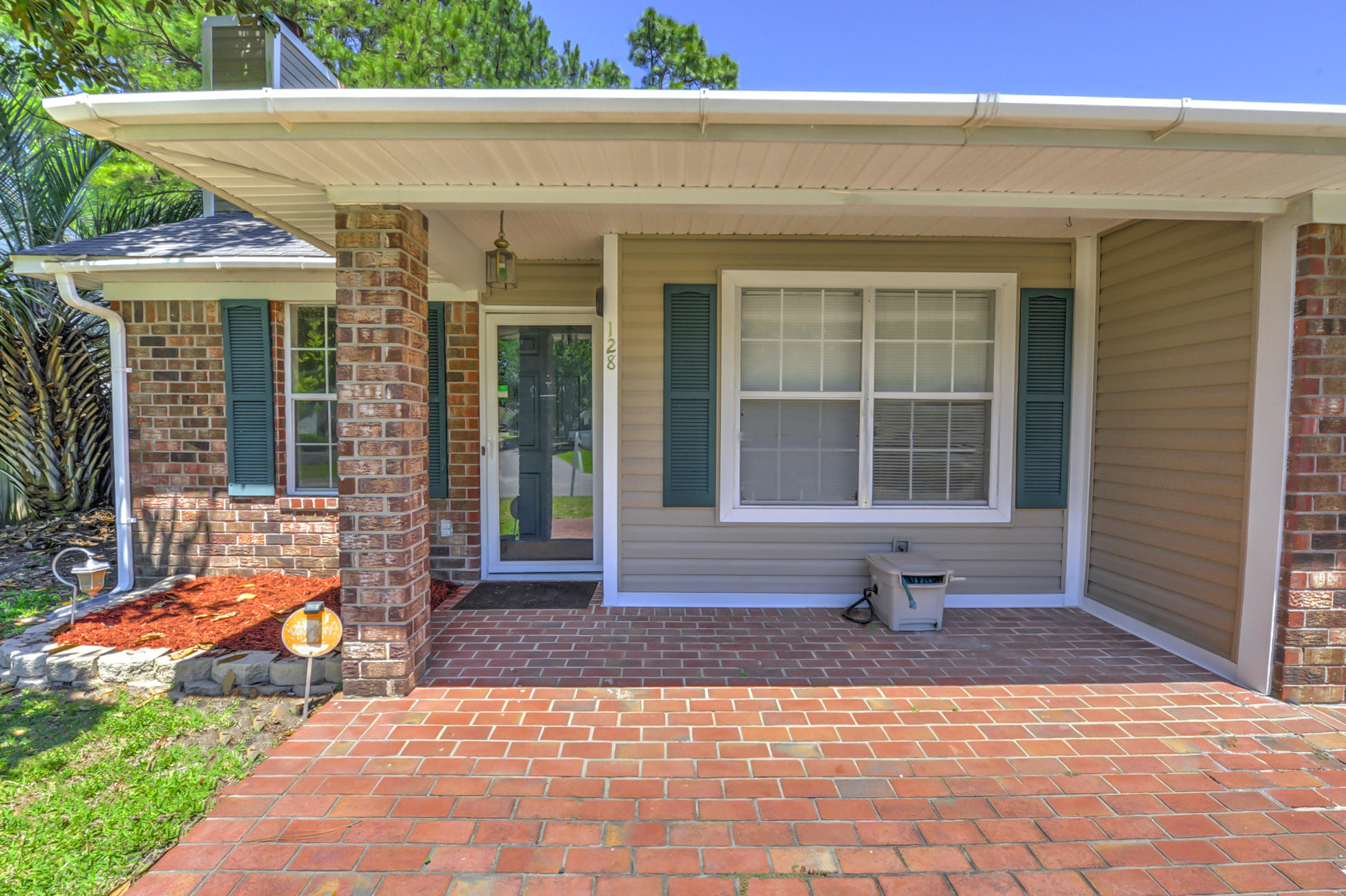128 Cambridge Road Summerville, SC 29486 - Photo 4 of 33 front house close