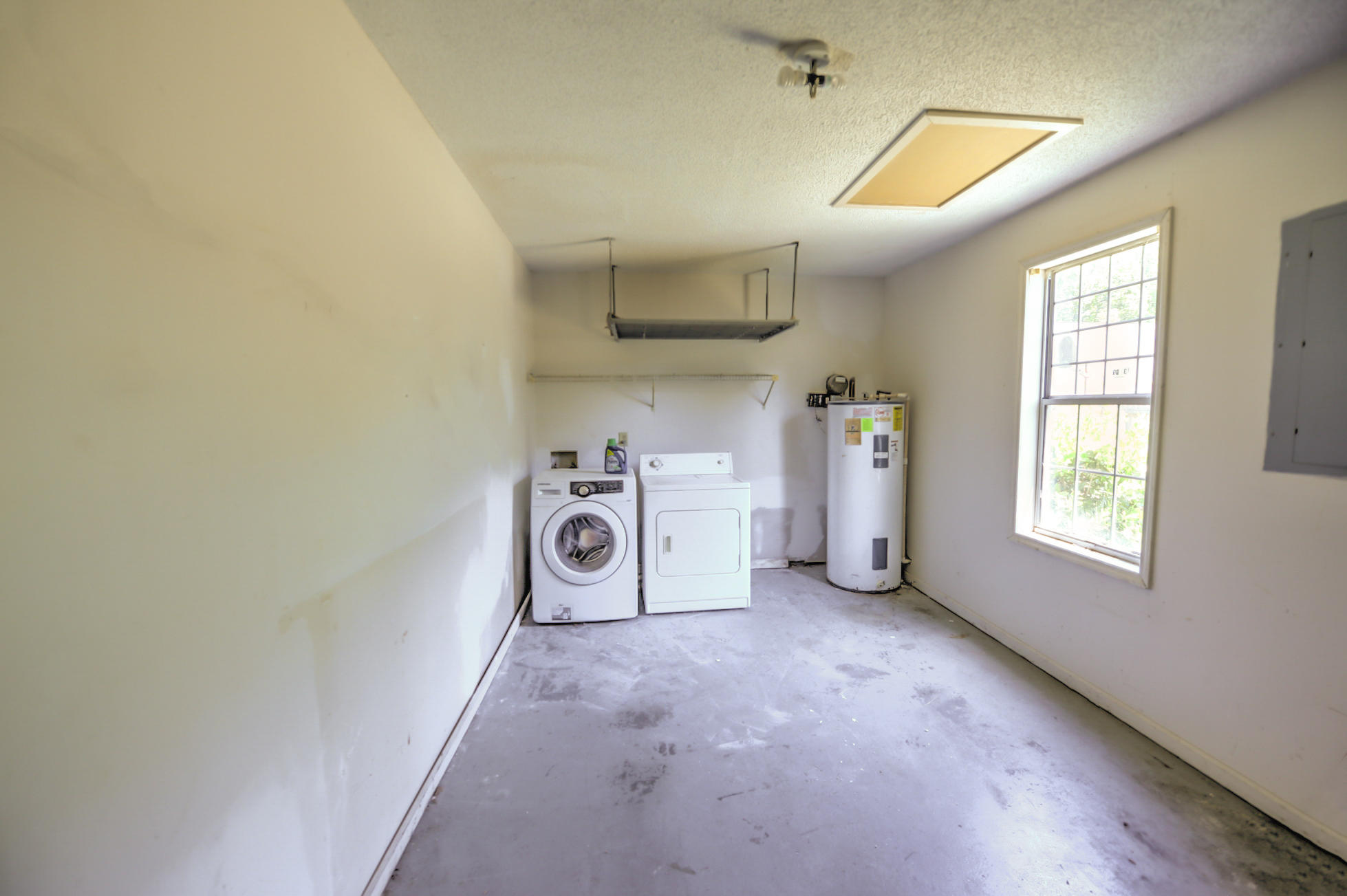 128 Cambridge Road Summerville, SC 29486 - Photo 32 of 33 Garage 1