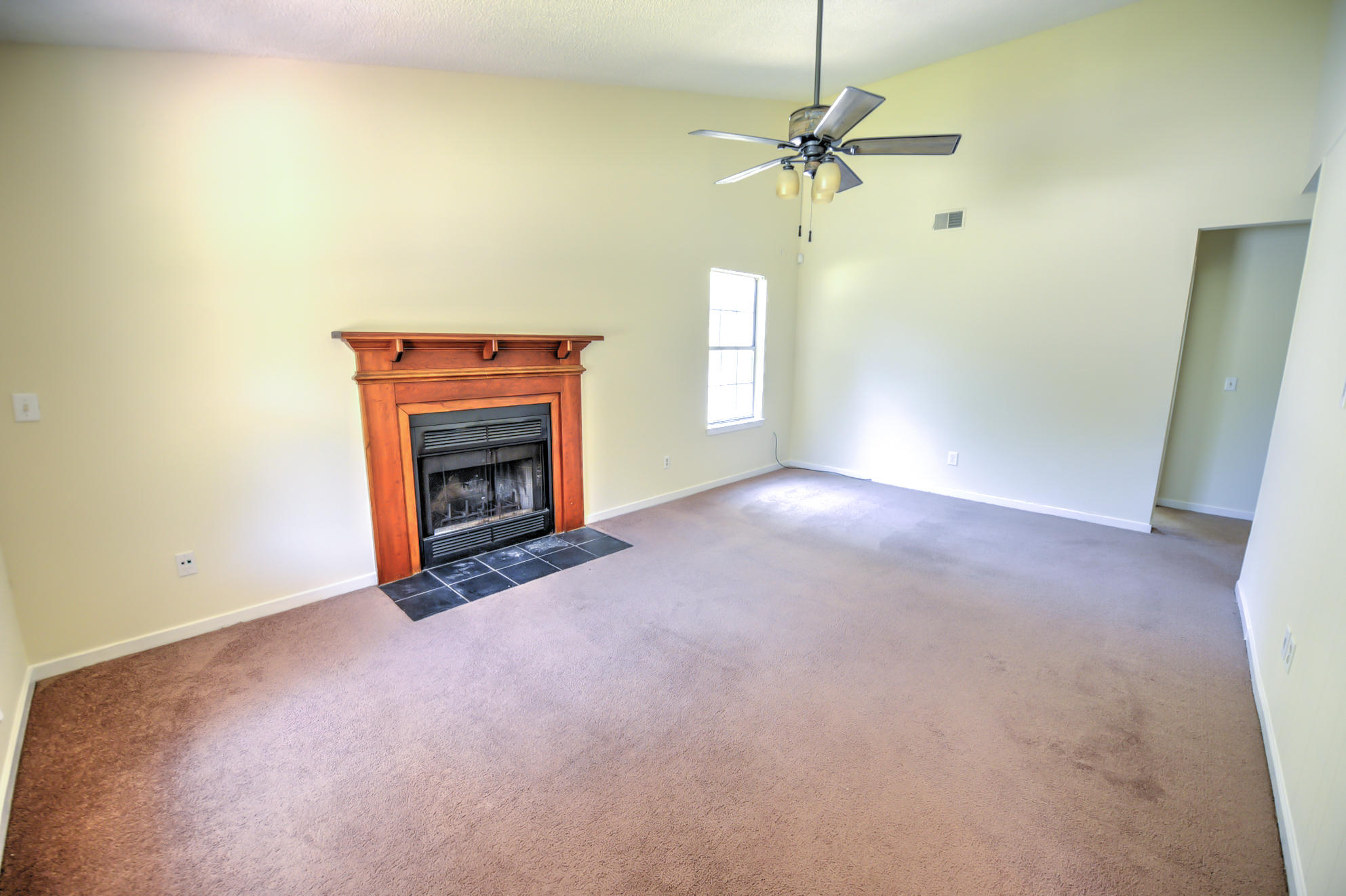 128 Cambridge Road Summerville, SC 29486 - Photo 5 of 33 Living room 1