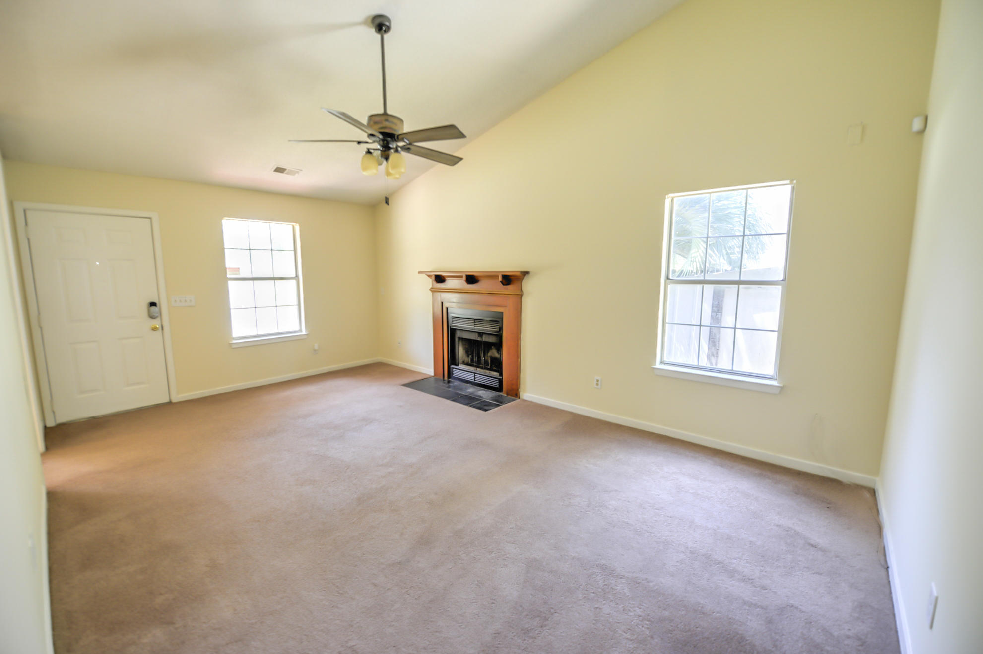 128 Cambridge Road Summerville, SC 29486 - Photo 6 of 33 Living room 3