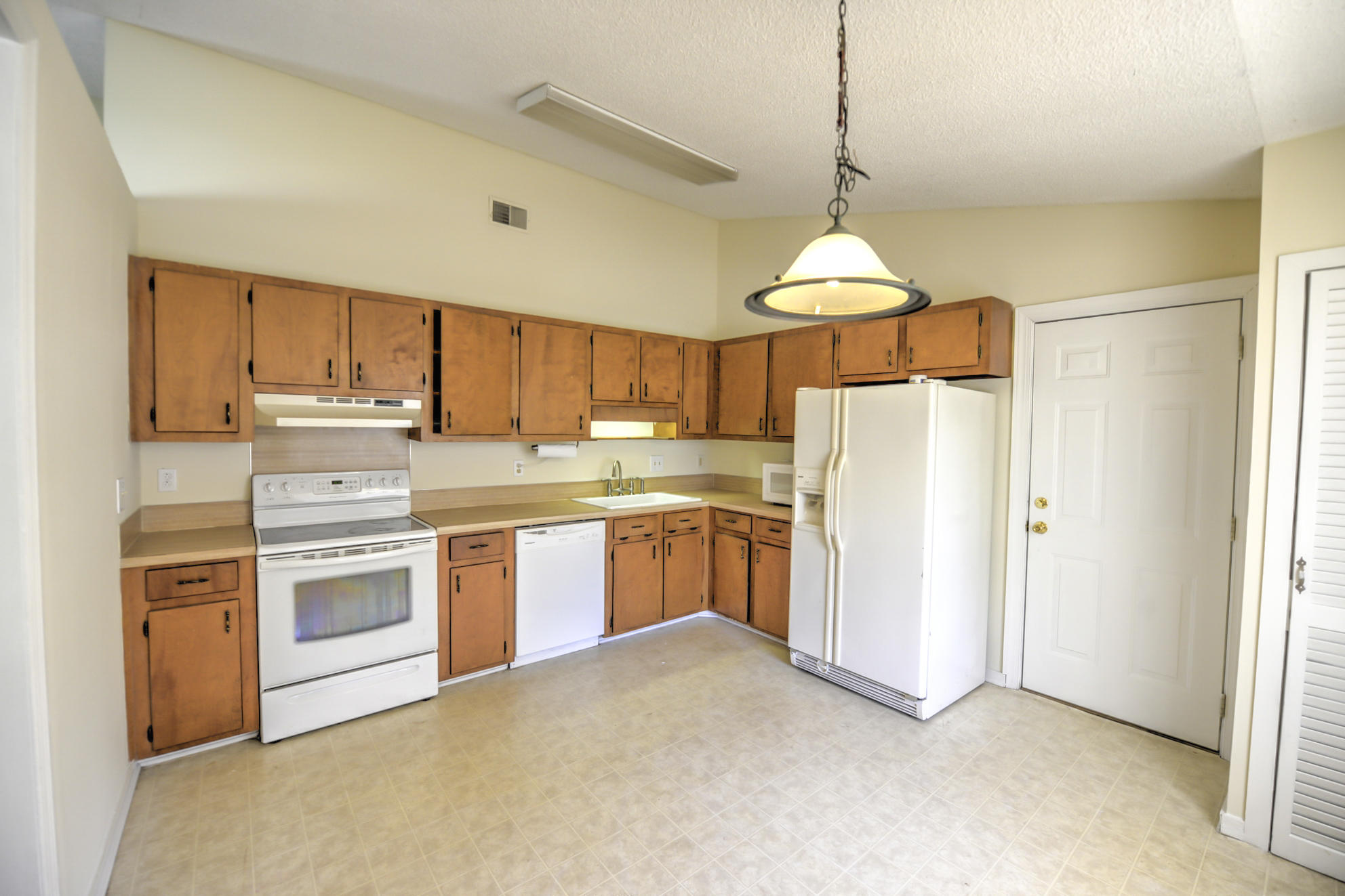 128 Cambridge Road Summerville, SC 29486 - Photo 9 of 33 Kitchen 2