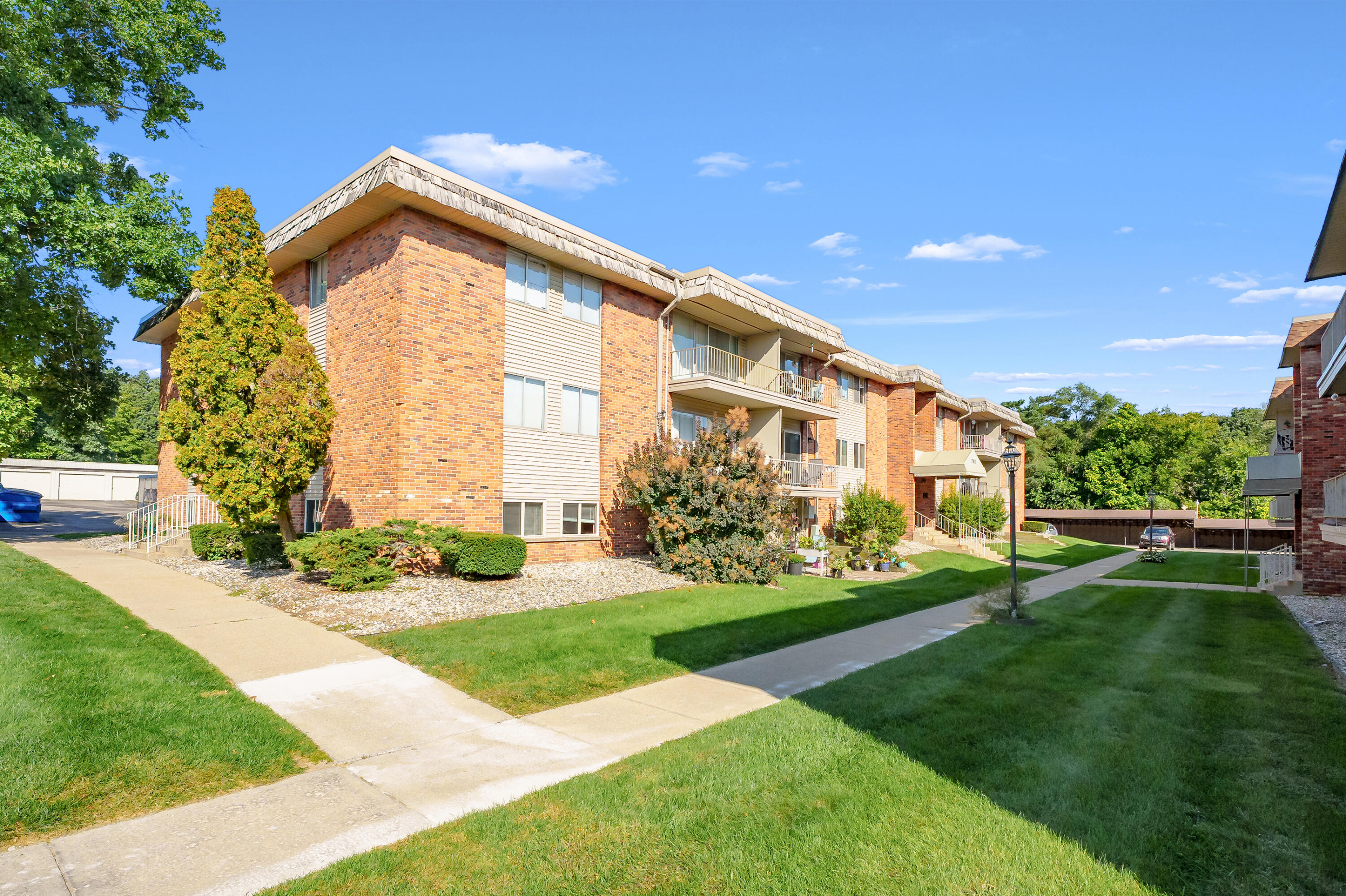 742 West Kilgore Road, Unit 202 Kalamazoo, MI 49008 - Photo 1 of 33 Kilgore Rd W 742 202 Kalamazoo 49008-1