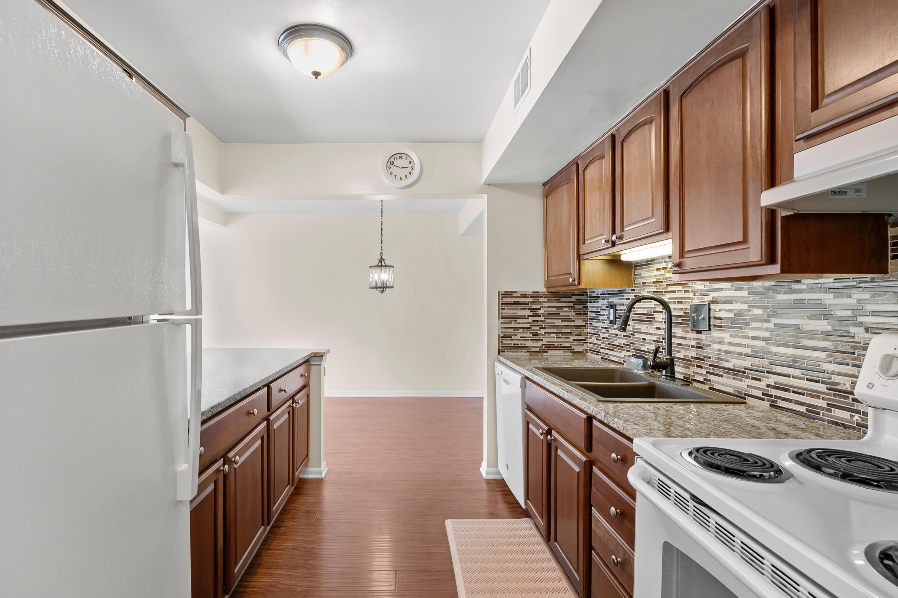 742 West Kilgore Road, Unit 202 Kalamazoo, MI 49008 - Photo 3 of 33 Kilgore Rd W 742 202 Kalamazoo 49008-3