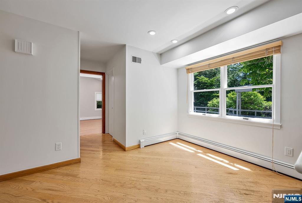 439 Summit Street Englewood Cliffs, NJ 07632 - Photo 13 of 34