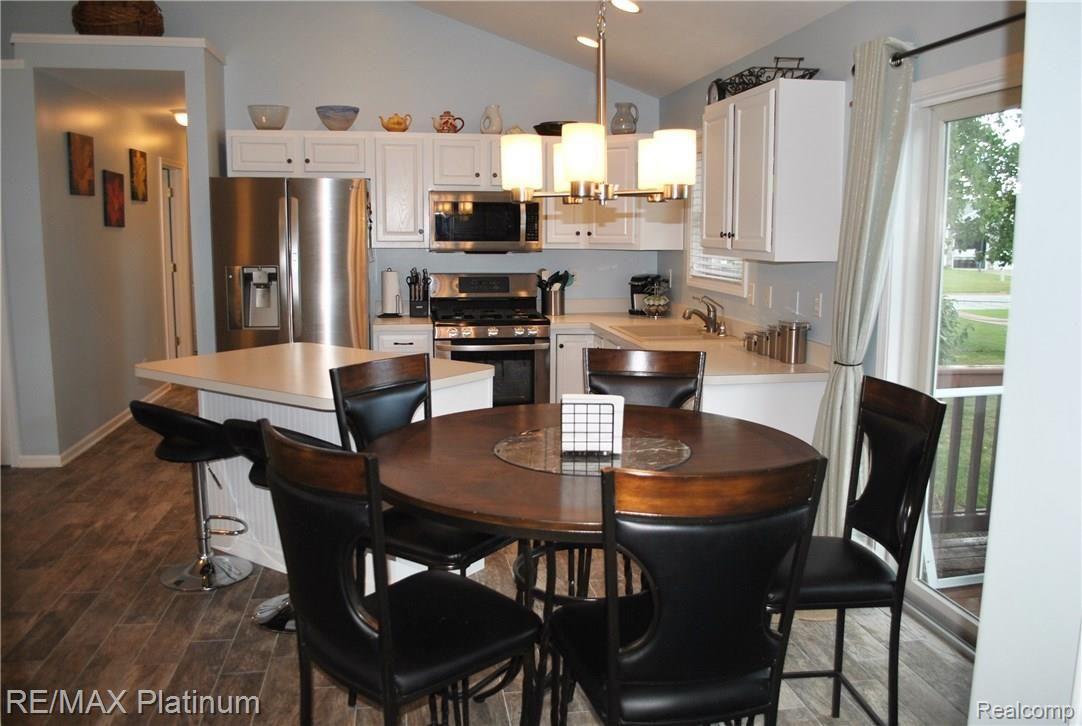 404 West Rolfe Street Perry, MI 48872 - Photo 14 of 29 Breast Nook looking towards Kitchen