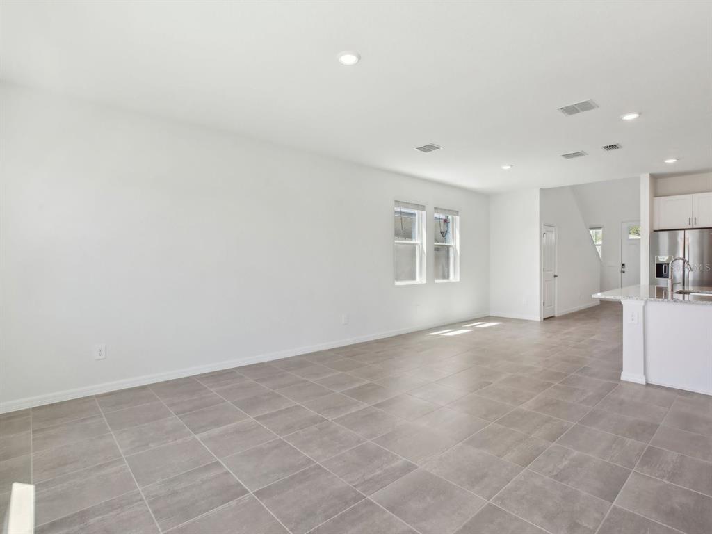 1804 Brekey Way Zephyrhills, FL 33541 - Photo 3 of 12