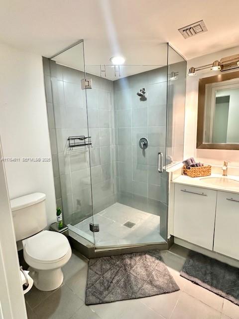 92 Southwest 3rd Street, Unit 1410 Miami, FL 33130 - Photo 15 of 40 2ND BATHROOM