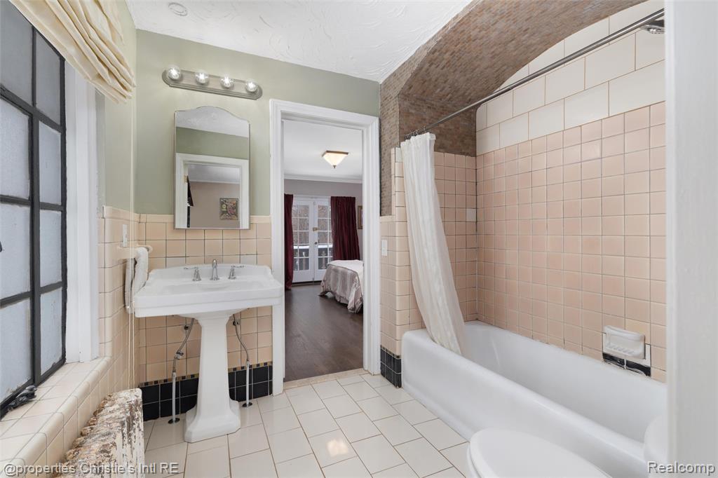 19435 Shrewsbury Road Detroit, MI 48221 - Photo 45 of 73 Gallery Image 45