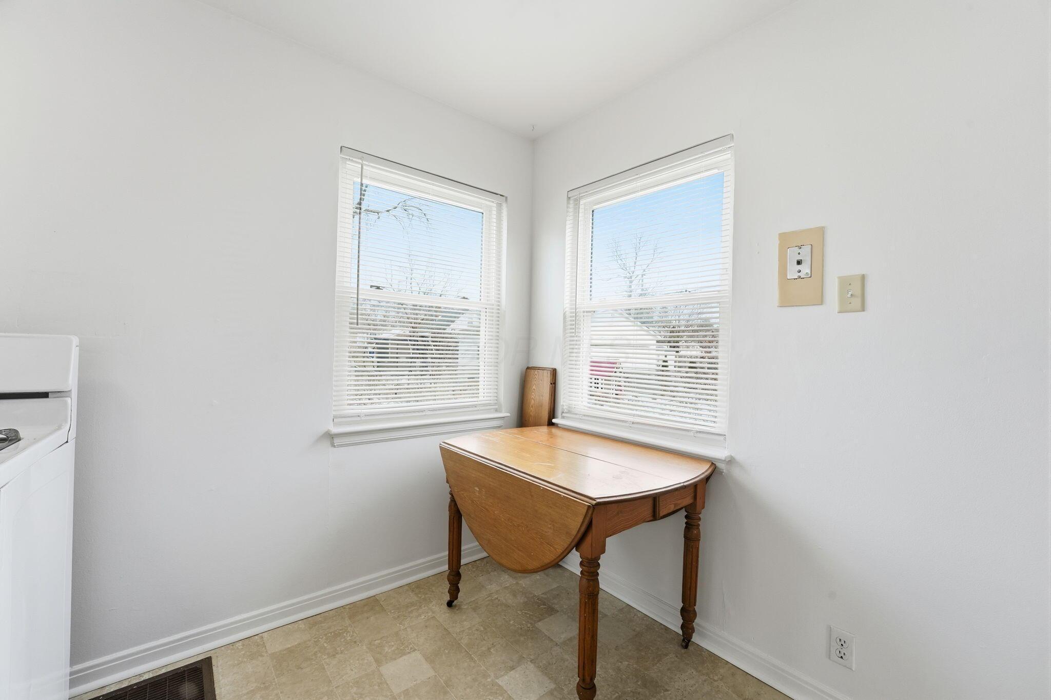 796 East Kenworth Road Columbus, OH 43224 - Photo 5 of 18 Eat in area of kitchen