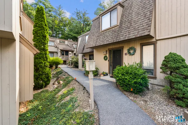 $329,000 | 14 Great Meadow Lane, Unit 14, Farmington, CT 06001
