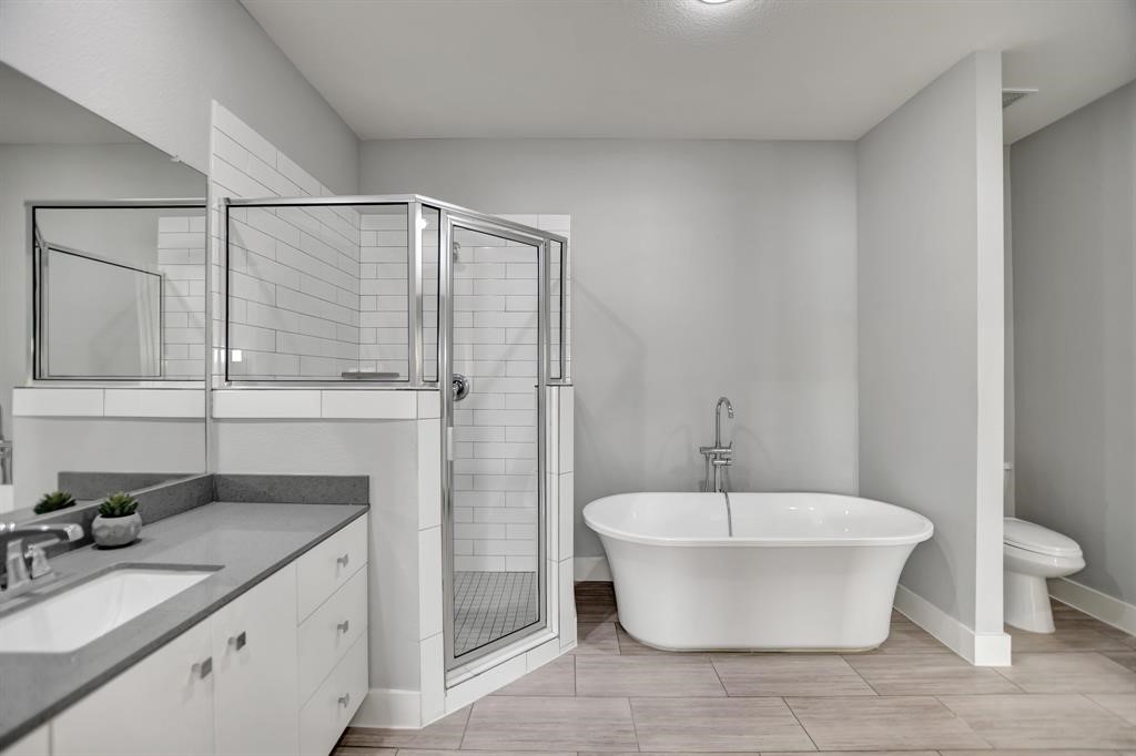 20 Evanston Street Houston, TX 77015 - Photo 26 of 31 a bathroom with a granite countertop sink toilet and shower