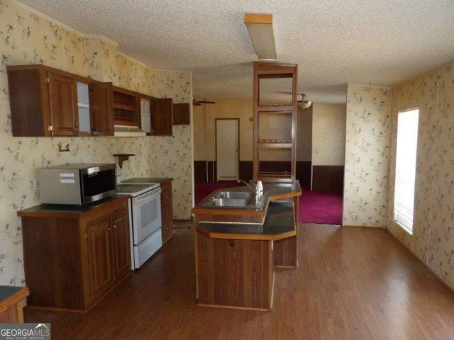 $54,900 | 111 Sunnyside Drive, Box Springs, GA 31801