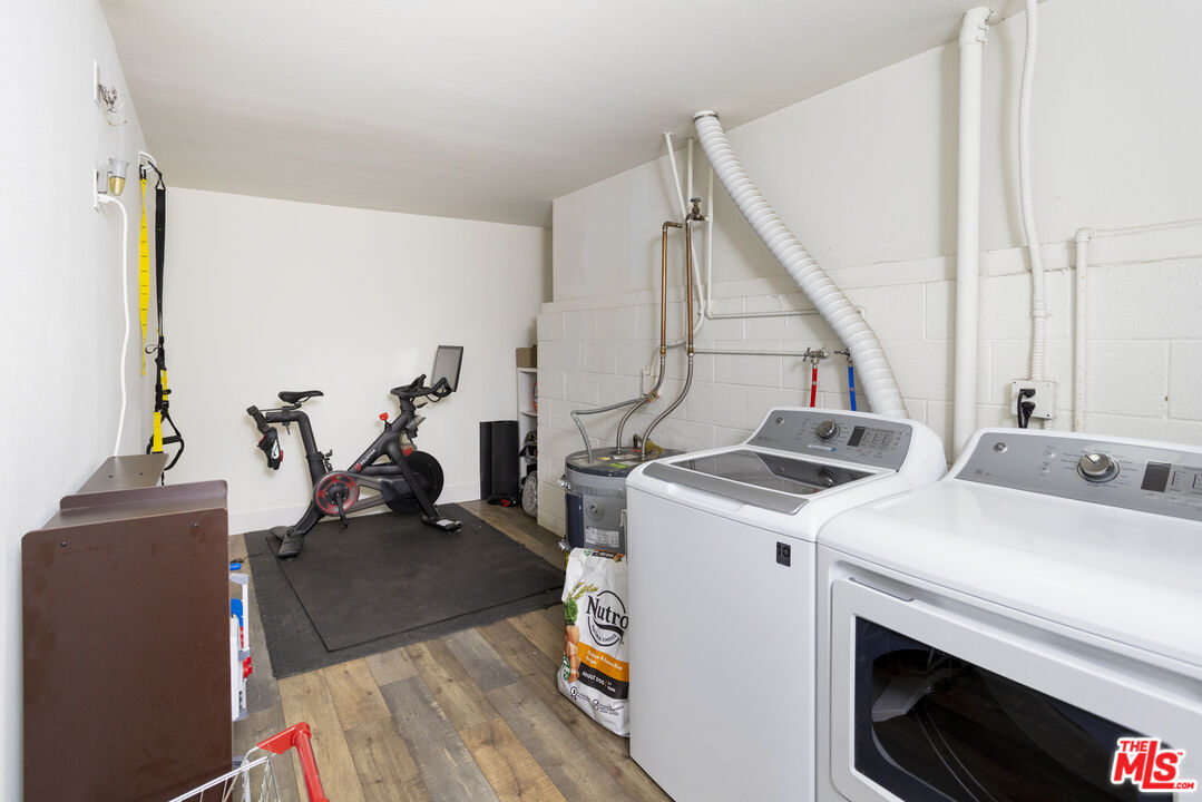 8176 Manitoba Street, Unit 4 Playa del Rey, CA 90293 - Photo 14 of 24 a utility room with dryer and washer