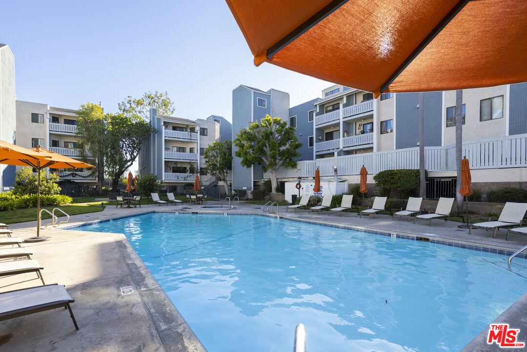 8176 Manitoba Street, Unit 4 Playa del Rey, CA 90293 - Photo 20 of 24 a swimming pool view with a outdoor seating