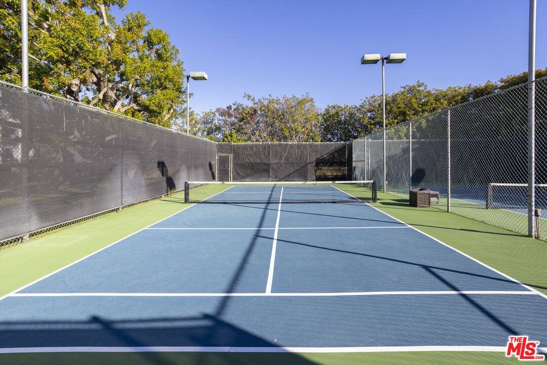 8176 Manitoba Street, Unit 4 Playa del Rey, CA 90293 - Photo 22 of 24 a view of a tennis court
