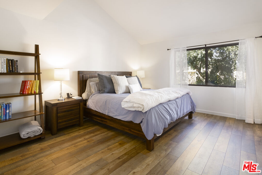 8176 Manitoba Street, Unit 4 Playa del Rey, CA 90293 - Photo 9 of 24 a bed room with a bed and a window