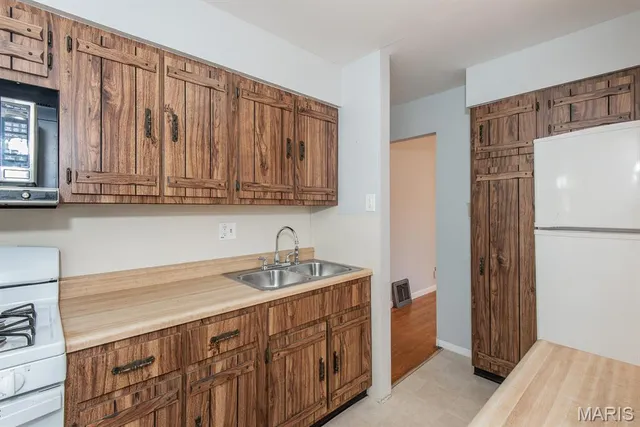 $159,000 | 10701 St Henry Lane, St. Ann, MO 63074