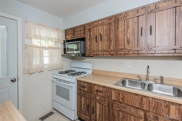 $159,000 | 10701 St Henry Lane, St. Ann, MO 63074