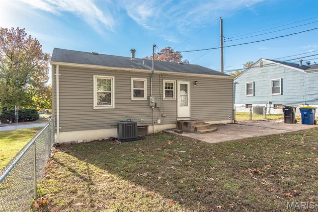 $159,000 | 10701 St Henry Lane, St. Ann, MO 63074