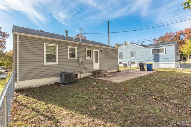 $159,000 | 10701 St Henry Lane, St. Ann, MO 63074