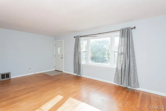 $159,000 | 10701 St Henry Lane, St. Ann, MO 63074