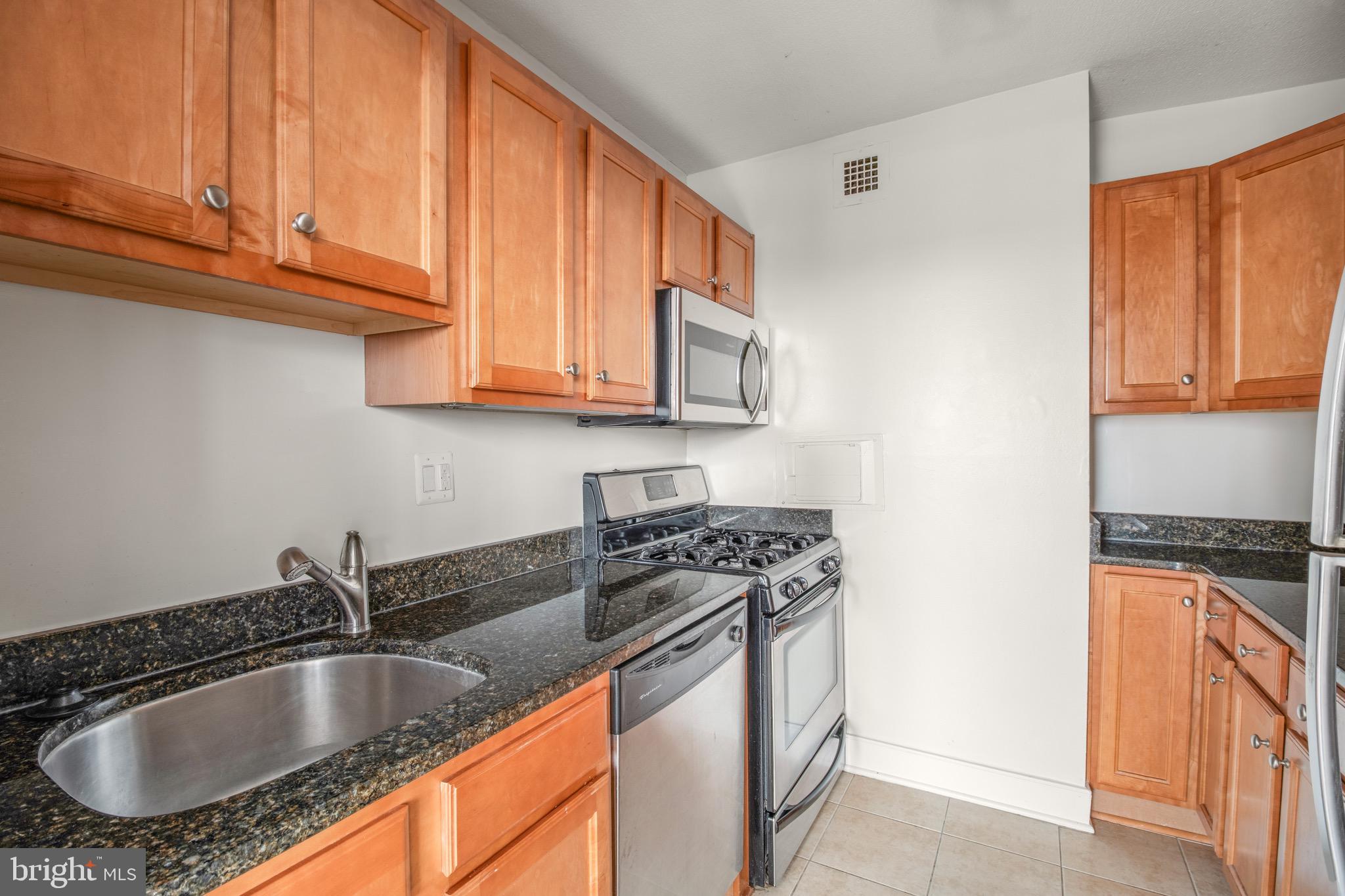 1220 Blair Mill Road, Unit 801 Silver Spring, MD 20910 - Photo 8 of 24