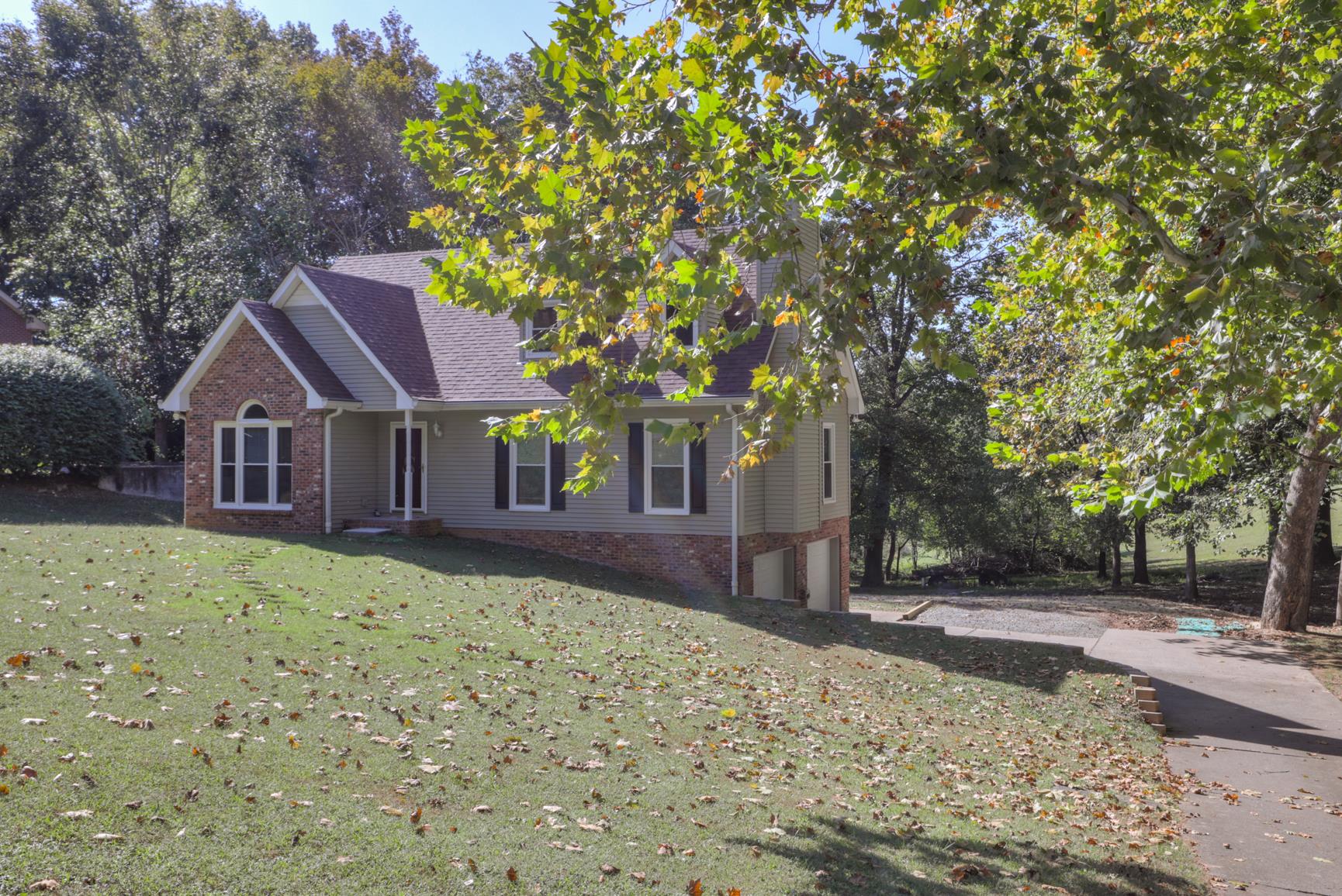 203 Timberlake Drive Springfield, TN 37172 - Photo 4 of 30 XL 2 Car Gargage (Attached)