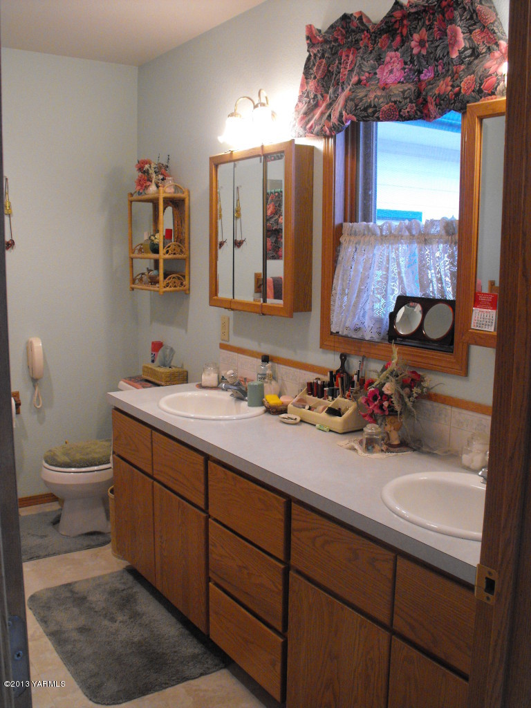 11010 Occidental Road Yakima, WA 98903 - Photo 22 of 39 a bathroom with a sink vanity mirror and toilet