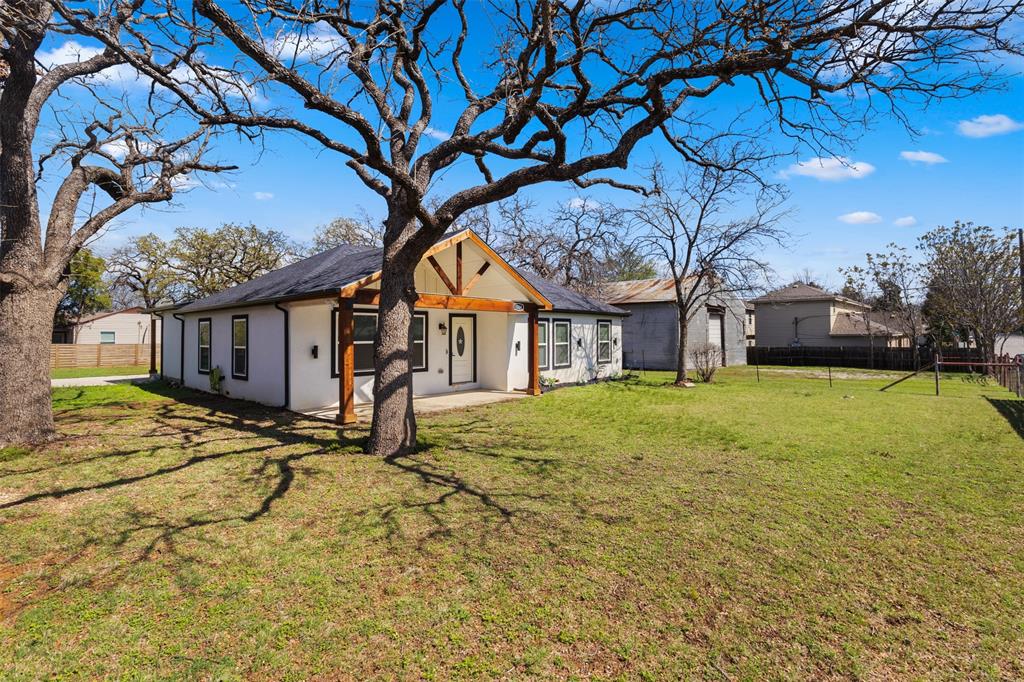 1024 Greenlee Street Denton, TX 76201 - Photo 2 of 26