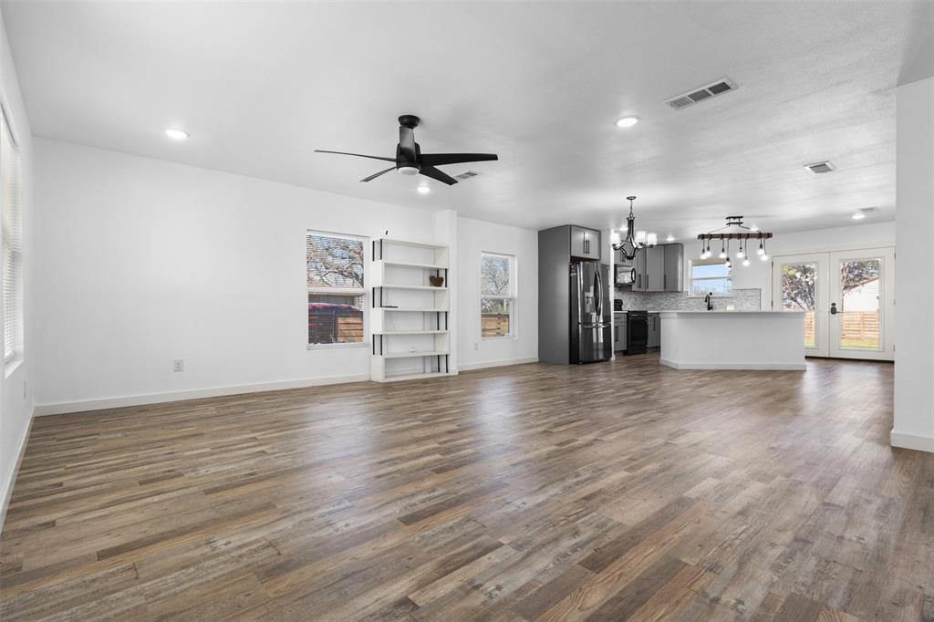 1024 Greenlee Street Denton, TX 76201 - Photo 3 of 26