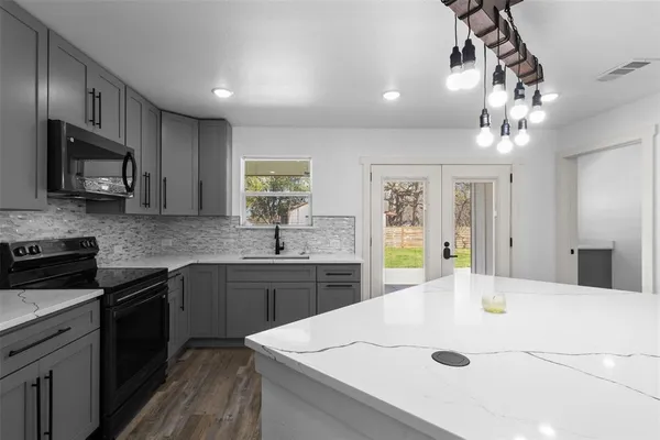 $395,000 | 1024 Greenlee Street, Denton, TX 76201