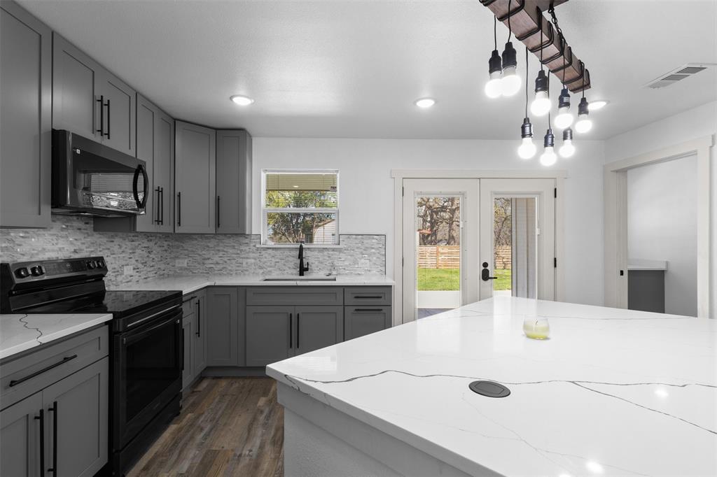 1024 Greenlee Street Denton, TX 76201 - Photo 9 of 26