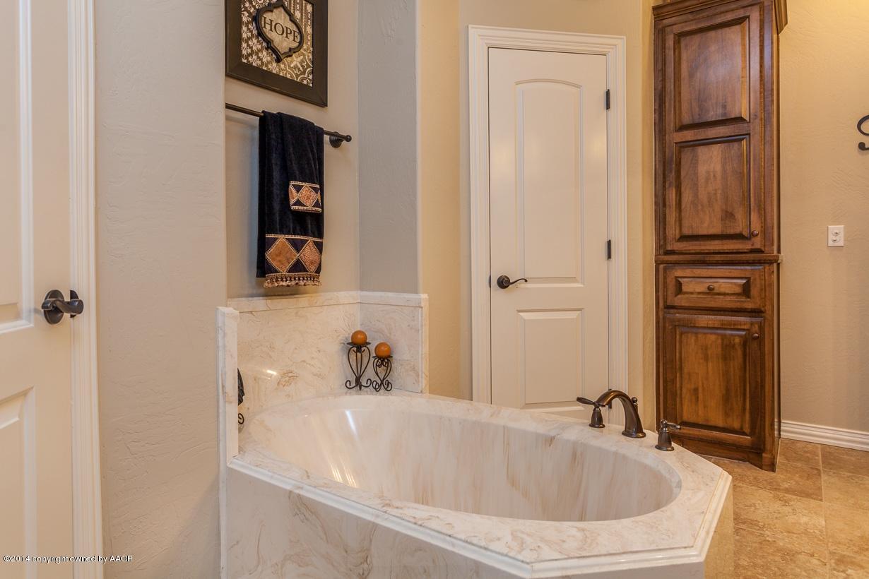 18500 Grasslands Road Bushland, TX 79124 - Photo 17 of 33 Master Bathroom