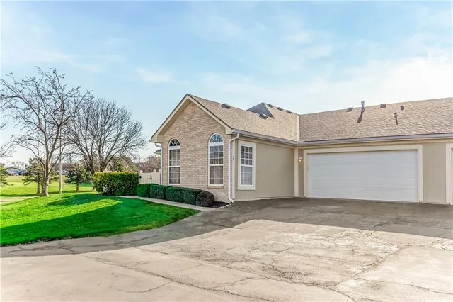 $327,000 | 11274 South Pflumm Road, Olathe, KS 66215