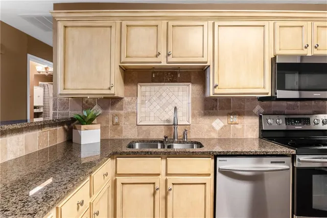 $315,000 | 11274 South Pflumm Road, Olathe, KS 66215