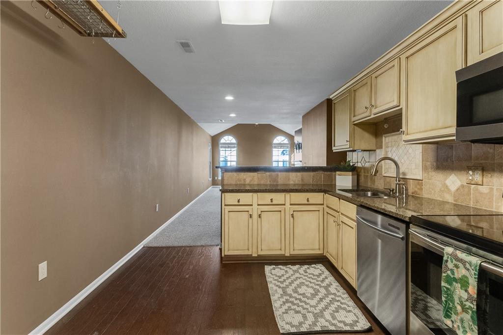 11274 South Pflumm Road Olathe, KS 66215 - Photo 15 of 24