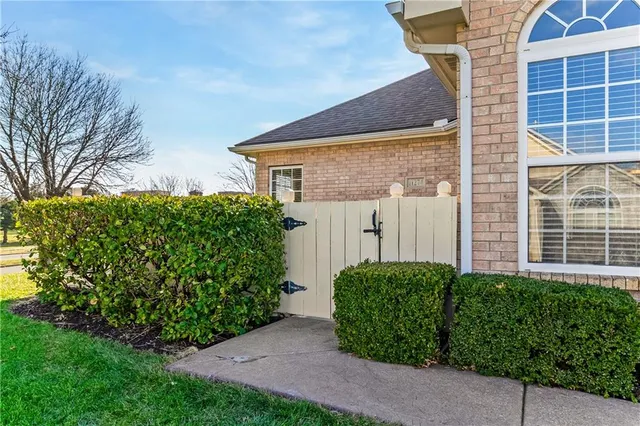 $315,000 | 11274 South Pflumm Road, Olathe, KS 66215