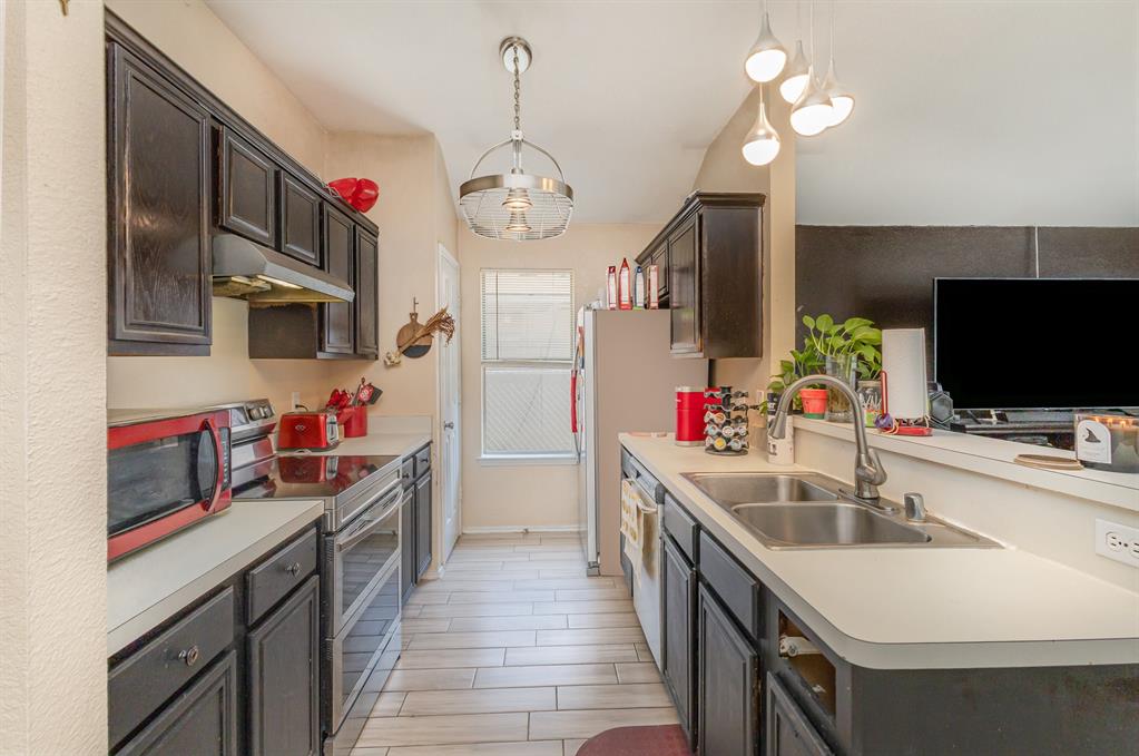 13444 Vida Lane Dallas, TX 75253 - Photo 8 of 17 a kitchen that has a lot of cabinets