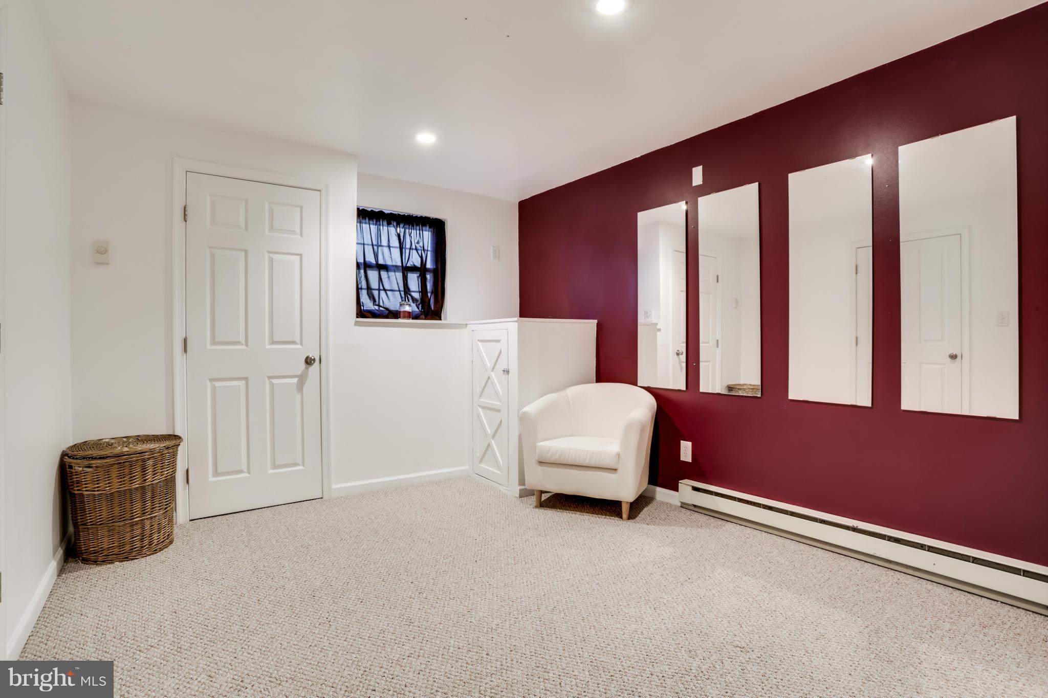 639 Nollmeyer Road Baltimore, MD 21220 - Photo 12 of 28 a living room with furniture
