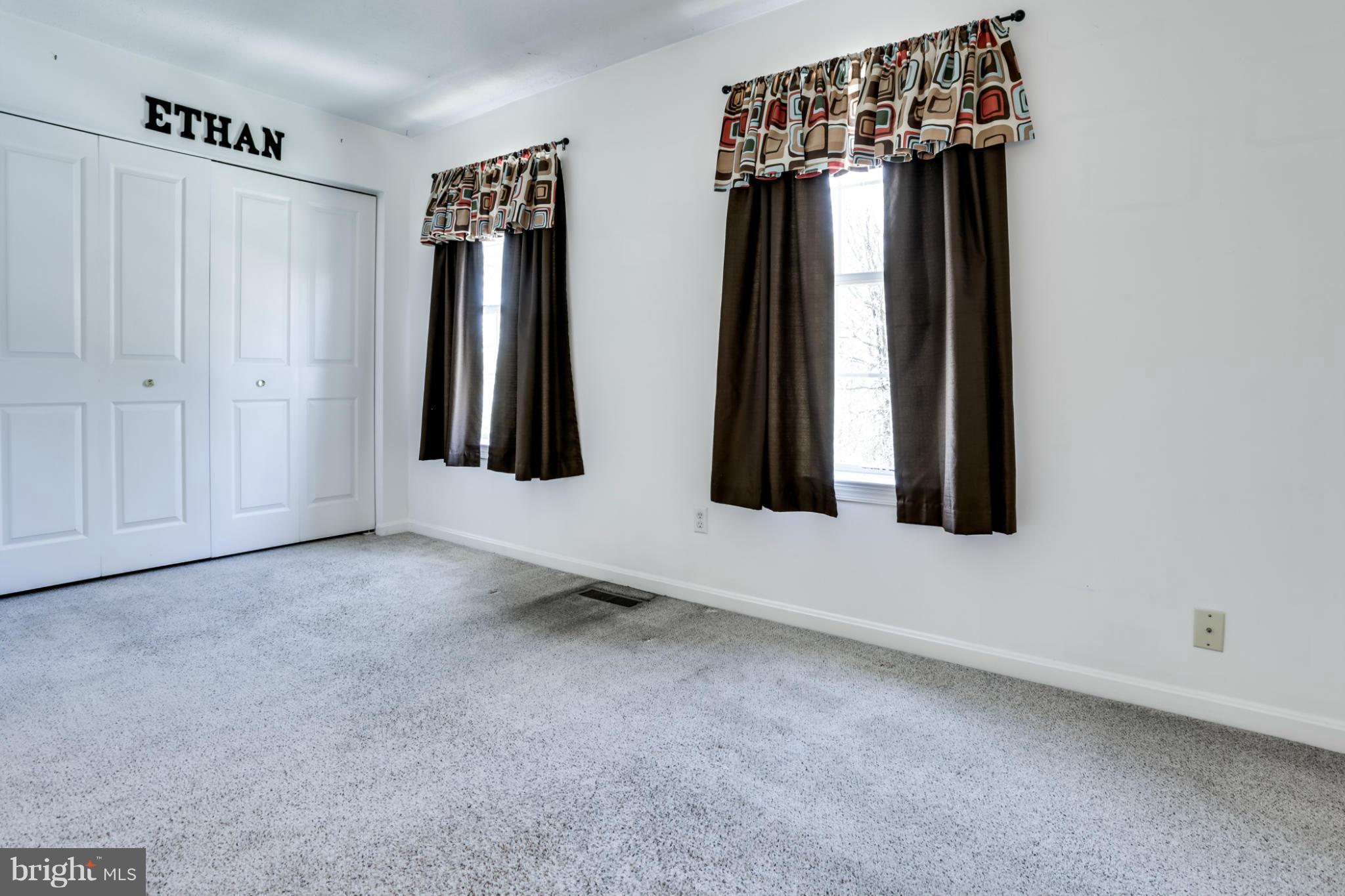 639 Nollmeyer Road Baltimore, MD 21220 - Photo 19 of 28 an entryway with a window