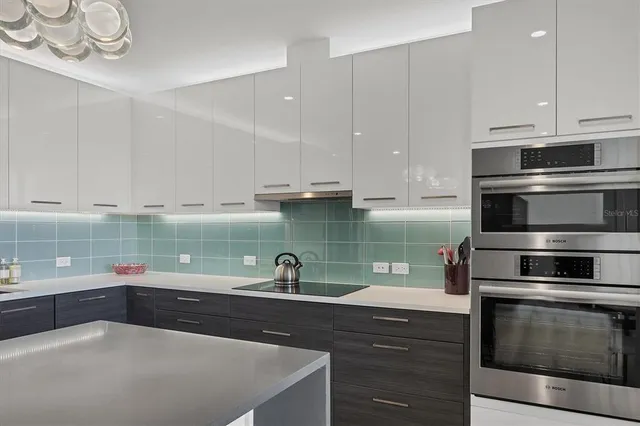 $1,700,000 | 300 South Pineapple Avenue, Unit 302, Sarasota, FL 34236