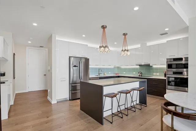 $1,700,000 | 300 South Pineapple Avenue, Unit 302, Sarasota, FL 34236