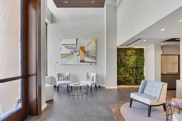 $1,700,000 | 300 South Pineapple Avenue, Unit 302, Sarasota, FL 34236