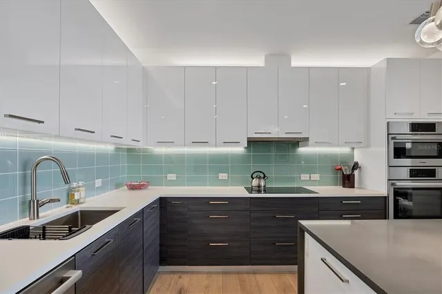 $1,700,000 | 300 South Pineapple Avenue, Unit 302, Sarasota, FL 34236